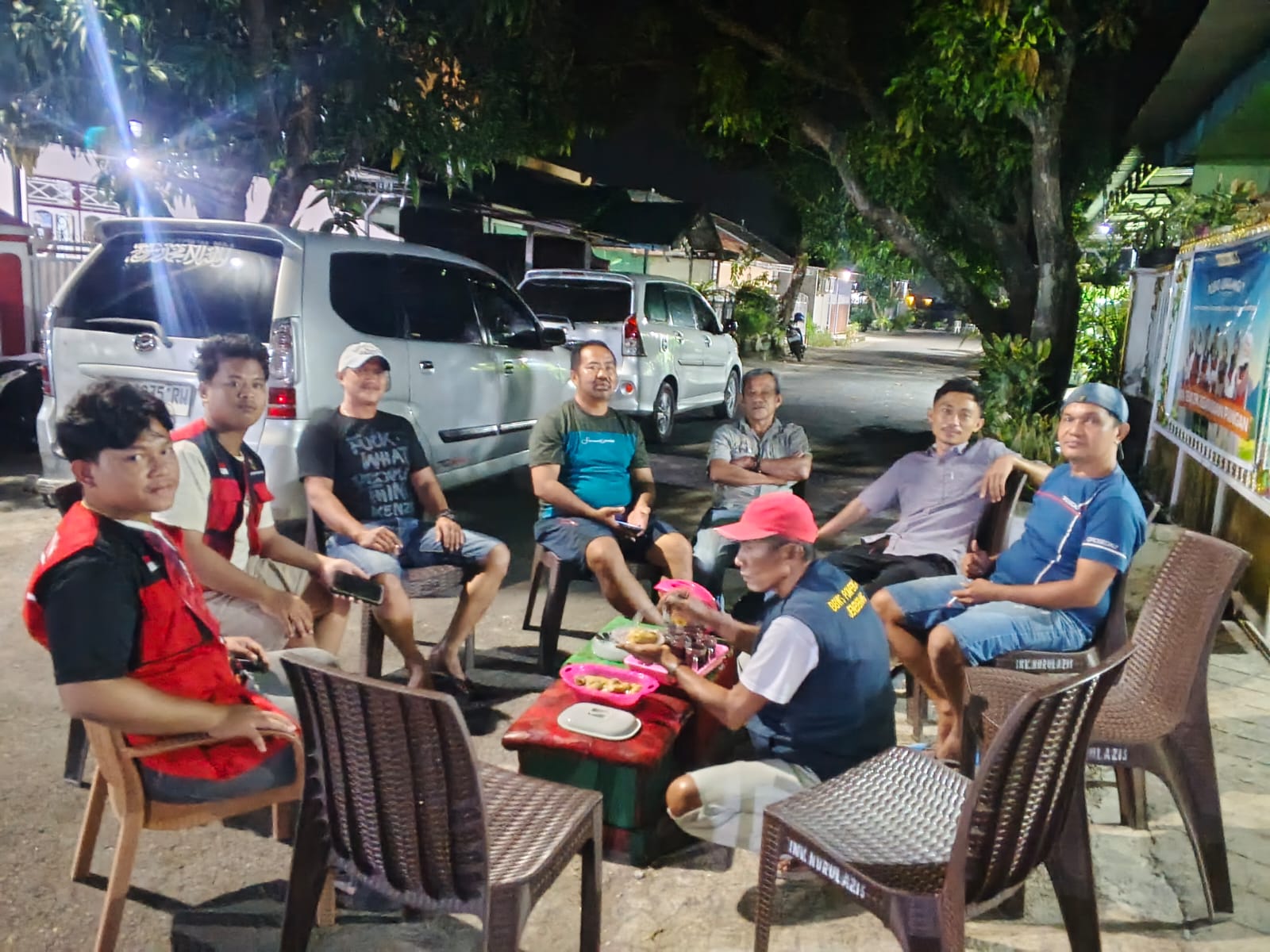 Malam Penuh Keakraban dan Sinergi, Lurah Lembang Bersama RT/RW Perkuat Kolaborasi di Posko KKN UNHAS 116